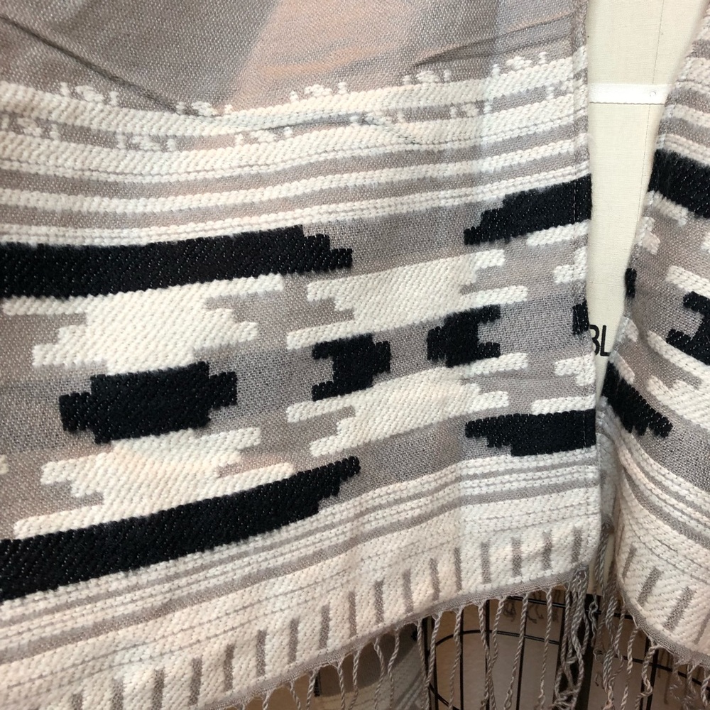 +V I N C E + C A M U T O+ Shawl - image 3